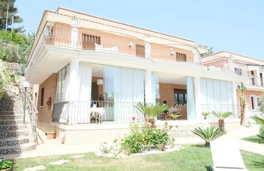 B&B Villa Pacifica-1